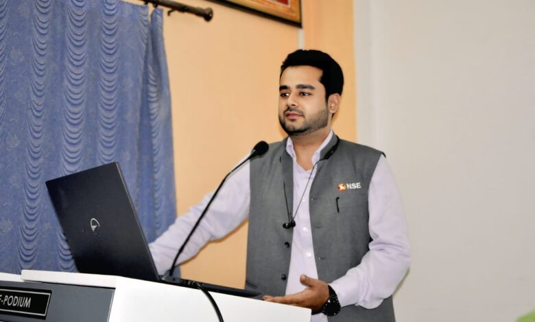 वाराणसी में नए जीएसटी छूट से ग्राहकों में खुशी, ऑटोमोबाइल और जनरल स्टोर में बढ़ा क्रेज