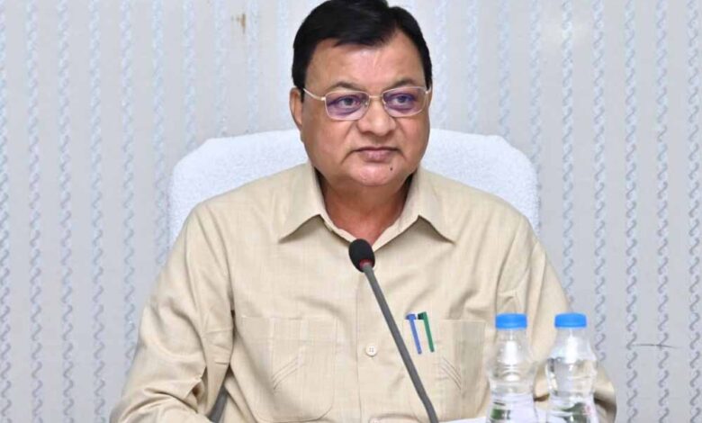 रायपुर : कारखानों में श्रमिकों के नियमित स्वास्थ्य जाँच में नहीं चलेगी मनमानी, श्रम मंत्री देवांगन ने दिए कड़े निर्देश रायपुर : कारखानों में श्रमिकों के नियमित स्वास्थ्य जाँच में नहीं चलेगी मनमानी, श्रम मंत्री देवांगन ने दिए कड़े निर्देश