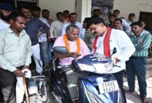 रायपुर : उप मुख्यमंत्री विजय शर्मा ने दिव्यांग युवक को दिया आगे बढ़ने का सहारा, अमर मरकाम को तत्काल मिली स्कूटी