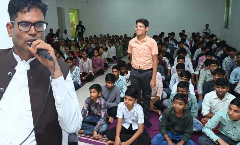 रायपुर : प्रयास आवासीय विद्यालय को मॉडल स्कूल बनाने के लिए करे कार्य: वित्त मंत्री ओ.पी. चैधरी रायपुर : प्रयास आवासीय विद्यालय को मॉडल स्कूल बनाने के लिए करे कार्य: वित्त मंत्री ओ.पी. चैधरी