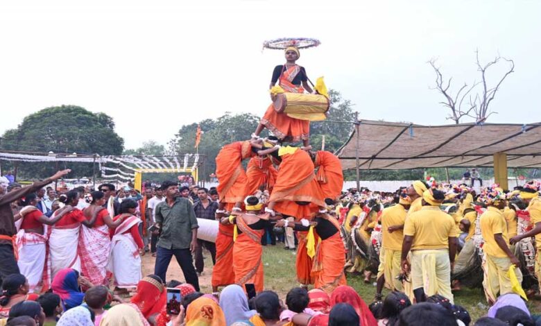 रायपुर : महिला एवं बाल विकास मंत्री श्रीमती राजवाड़े संबलपुर में करमा तिहार उत्सव में शामिल हुईं रायपुर : महिला एवं बाल विकास मंत्री श्रीमती राजवाड़े संबलपुर में करमा तिहार उत्सव में शामिल हुईं