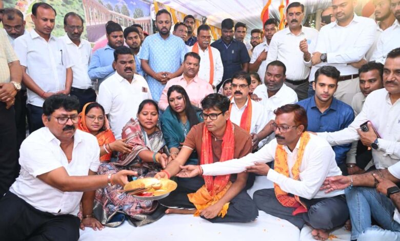 गजमार पहाड़ी बनेगा इको पार्क: वित्त मंत्री श्री ओ.पी. चौधरी ने किए 8 करोड़ के विकास कार्यों का भूमि पूजन…. गजमार पहाड़ी बनेगा इको पार्क: वित्त मंत्री श्री ओ.पी. चौधरी ने किए 8 करोड़ के विकास कार्यों का भूमि पूजन….