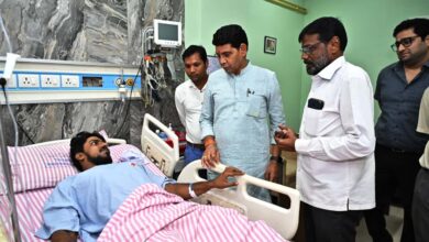 मंत्री टंक राम वर्मा ने अस्पताल पहुँचकर मरीज का जाना हालचाल….