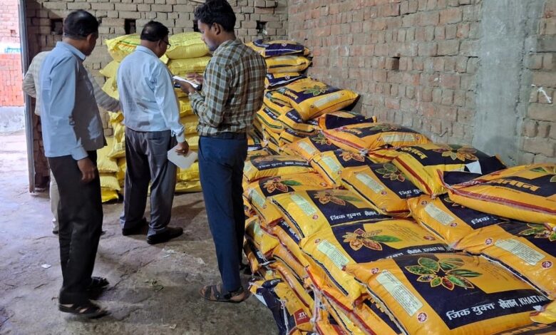 उर्वरक वितरण में गड़बड़ीः बालोद और गुरूर के दो कृषि केन्द्रों पर विक्रय प्रतिबंध, कारण बताओ नोटिस जारी…. उर्वरक वितरण में गड़बड़ीः बालोद और गुरूर के दो कृषि केन्द्रों पर विक्रय प्रतिबंध, कारण बताओ नोटिस जारी….