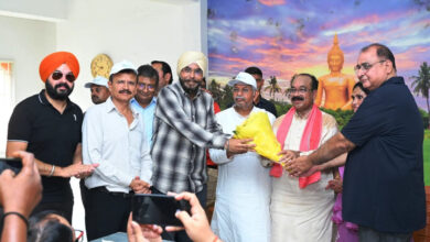 उप मुख्यमंत्री अरुण साव ने अधिकारियों संग किया श्रमदान, स्वच्छता दीदियों को बांटे किट और पीएम स्वनिधि हितग्राहियों को सौंपे यूपीआई बॉक्स…. उप मुख्यमंत्री अरुण साव ने अधिकारियों संग किया श्रमदान, स्वच्छता दीदियों को बांटे किट और पीएम स्वनिधि हितग्राहियों को सौंपे यूपीआई बॉक्स….