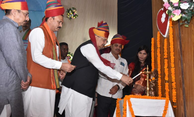 विधानसभा अध्यक्ष और लोक स्वास्थ्य एवं परिवार कल्याण मंत्री ने मेडिकल कॉलेज राजनांदगांव में ट्रॉमा सेंटर एवं भारत रत्न स्वर्गीय अटल बिहारी वाजपेयी जी की आदमकद प्रतिमा स्थापना के लिए किया भूमिपूजन… विधानसभा अध्यक्ष और लोक स्वास्थ्य एवं परिवार कल्याण मंत्री ने मेडिकल कॉलेज राजनांदगांव में ट्रॉमा सेंटर एवं भारत रत्न स्वर्गीय अटल बिहारी वाजपेयी जी की आदमकद प्रतिमा स्थापना के लिए किया भूमिपूजन…