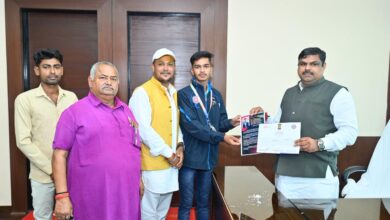 शिक्षा मंत्री गजेन्द्र यादव से ओमप्रकाश सेन ने की सौजन्य भेंट….