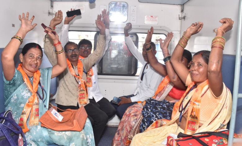 रामलला दर्शन के लिए राजनांदगांव और दुर्ग से 850 तीर्थ यात्रियों का दल रवाना… रामलला दर्शन के लिए राजनांदगांव और दुर्ग से 850 तीर्थ यात्रियों का दल रवाना…