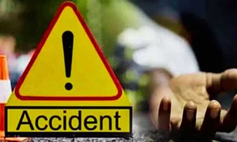छत्तीसगढ़ में हादसा: श्रद्धालुओं पर गाड़ी चढ़ी, 3 की मौत और 22 घायल छत्तीसगढ़ में हादसा: श्रद्धालुओं पर गाड़ी चढ़ी, 3 की मौत और 22 घायल