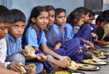 स्कूल की कैंटीन में कीड़े, बच्चों की सुरक्षा पर सवाल – प्रिंसिपल को मिला नोटिस