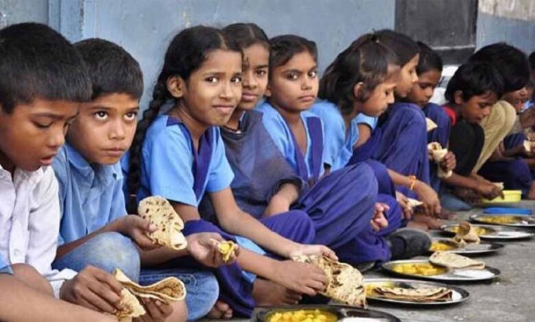 स्कूल की कैंटीन में कीड़े, बच्चों की सुरक्षा पर सवाल – प्रिंसिपल को मिला नोटिस स्कूल की कैंटीन में कीड़े, बच्चों की सुरक्षा पर सवाल – प्रिंसिपल को मिला नोटिस