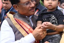 सरल और सहज मुख्यमंत्री विष्णु देव साय का दिखा अपनत्व, नन्हे इवान को गोद में लेकर किया दुलार….