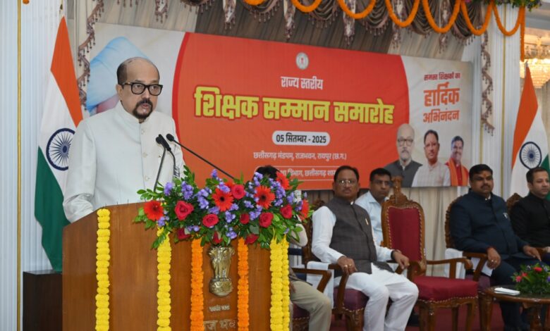 शिक्षक अपने विद्यार्थियों के लिए रोल मॉडल होता है: राज्यपाल रमेन डेका….. शिक्षक अपने विद्यार्थियों के लिए रोल मॉडल होता है: राज्यपाल रमेन डेका…..
