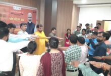 खादी अपनाने की शपथ लेकर आत्मनिर्भर भारत के संकल्प की ओर कदम….
