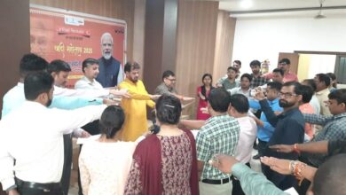 खादी अपनाने की शपथ लेकर आत्मनिर्भर भारत के संकल्प की ओर कदम…. खादी अपनाने की शपथ लेकर आत्मनिर्भर भारत के संकल्प की ओर कदम….
