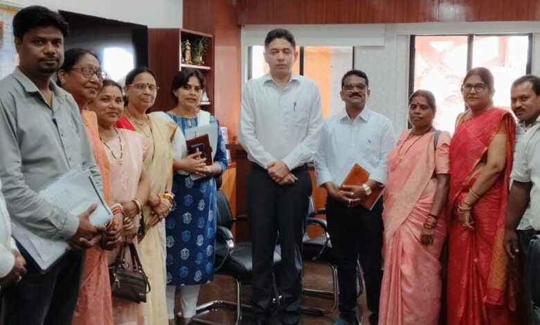 स्वास्थ्य सचिव अमित कटारिया से बातचीत के बाद मितानिनों का आंदोलन स्थगित…. स्वास्थ्य सचिव अमित कटारिया से बातचीत के बाद मितानिनों का आंदोलन स्थगित….