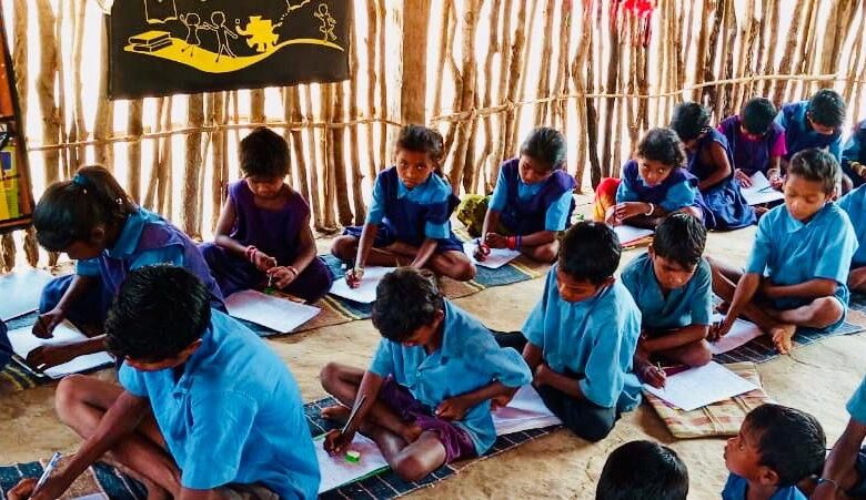 माओवादी प्रभावित सुरपनगुड़ा में शिक्षा की नई सुबह, युक्तिकरण योजना से नियुक्त हुए नियमित शिक्षक….