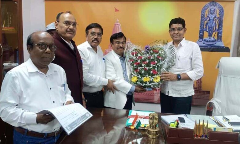 राजस्व मंत्री टंक राम वर्मा से अंबेडकर वेलफेयर सोसायटी के पदाधिकारियों ने की सौजन्य मुलाकात…. राजस्व मंत्री टंक राम वर्मा से अंबेडकर वेलफेयर सोसायटी के पदाधिकारियों ने की सौजन्य मुलाकात….