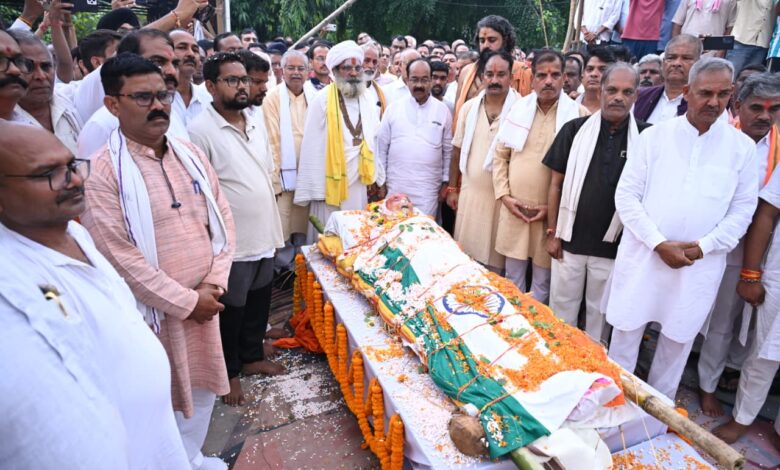 मदकू द्वीप क्षेत्र के विकास के शिल्पी शांताराम को दी गई श्रद्धांजलि…. मदकू द्वीप क्षेत्र के विकास के शिल्पी शांताराम को दी गई श्रद्धांजलि….