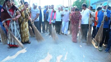 घर की तरह शहर को भी रखें साफ : उप मुख्यमंत्री अरुण साव की अगुवाई में महामाया मंदिर से अस्पताल तक सफाई….