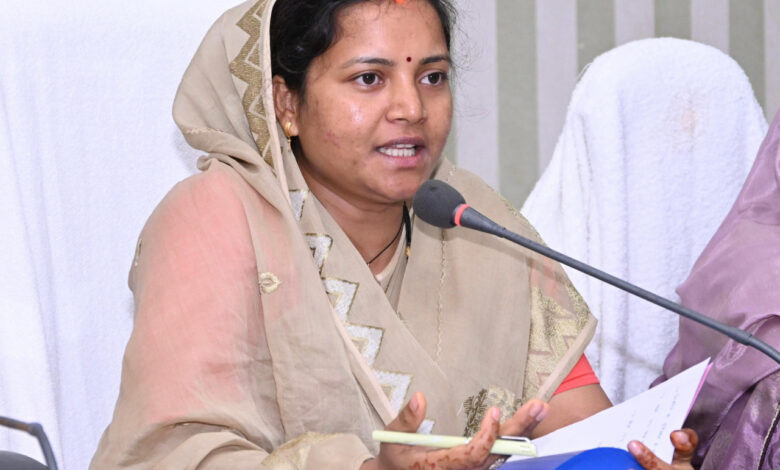 अटल पंचायत डिजिटल सुविधा केंद्र से ग्रामीणों को मिल रही बैंकिंग व अन्य सेवाओं का लाभ: मंत्री श्रीमती लक्ष्मी राजवाड़े….
