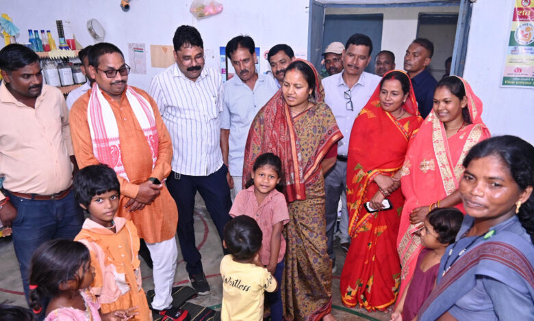महिला एवं बाल विकास मंत्री श्रीमती लक्ष्मी राजवाड़े ने धरसेड़ी आंगनबाड़ी केंद्र का औचक निरीक्षण किया…