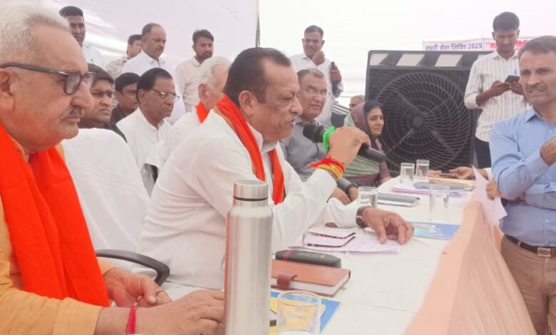 भ्रष्टाचार और लापरवाही बर्दाश्त नहीं- प्रभारी मंत्री कुमावत ने शहरी सेवा शिविर में ई-मित्र का लाइसेंस किया निरस्त
