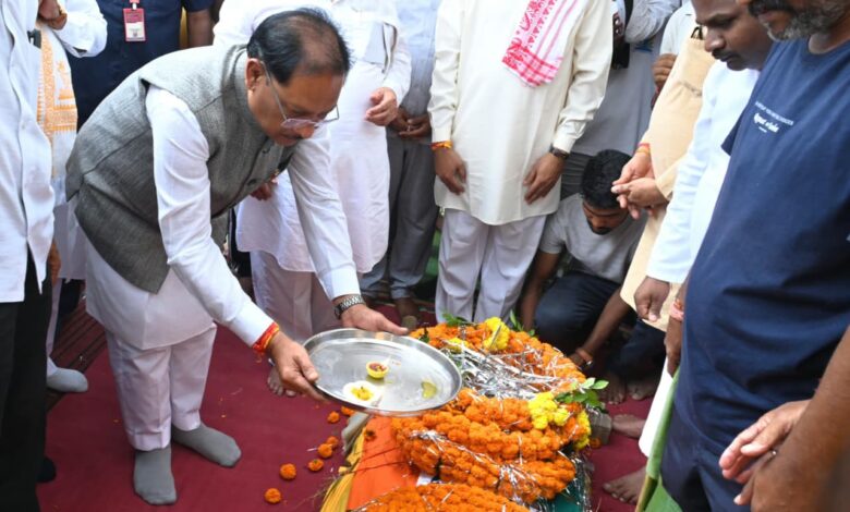 मुख्यमंत्री विष्णु देव साय ने पूर्व प्रांत प्रचारक श्रद्धेय शांताराम जी को दी श्रद्धांजलि… मुख्यमंत्री विष्णु देव साय ने पूर्व प्रांत प्रचारक श्रद्धेय शांताराम जी को दी श्रद्धांजलि…