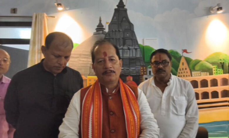 तेजस्वी यादव की सभा में पीएम मोदी की दिवगंत मां पर अभद्र टिप्पणी, उपमुख्यमंत्री ने राजद पर साधा निशाना तेजस्वी यादव की सभा में पीएम मोदी की दिवगंत मां पर अभद्र टिप्पणी, उपमुख्यमंत्री ने राजद पर साधा निशाना
