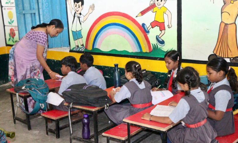 युक्तियुक्तकरण से ग्रामीण शिक्षा में आ रहा निखार….