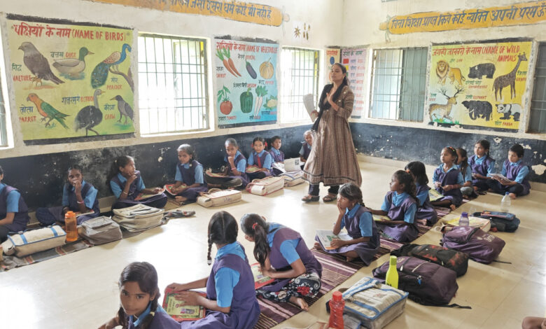 युक्तियुक्तकरण से अब प्राथमिक शाला करमनडीह में चार शिक्षक,शिक्षा व्यवस्था हुई दुरुस्त,बच्चे व पालक खुश…