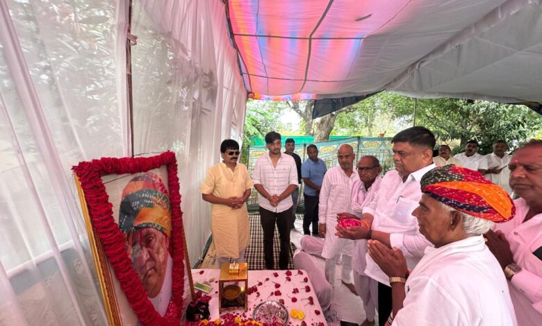 पर्यावरण राज्य मंत्री संजय शर्मा ने प्रतापगढ़ पहुंचकर पूर्व मंत्री नंदलाल मीणा के निधन पर संवेदना व्यक्त कर, दी पुष्पांजलि
