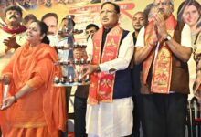 मुख्यमंत्री विष्णु देव साय खारुन मईया समरसता भव्य महाआरती में हुए शामिल : महाआरती में मंत्रोच्चार से गूंजा खारुन नदी का महादेव घाट…
