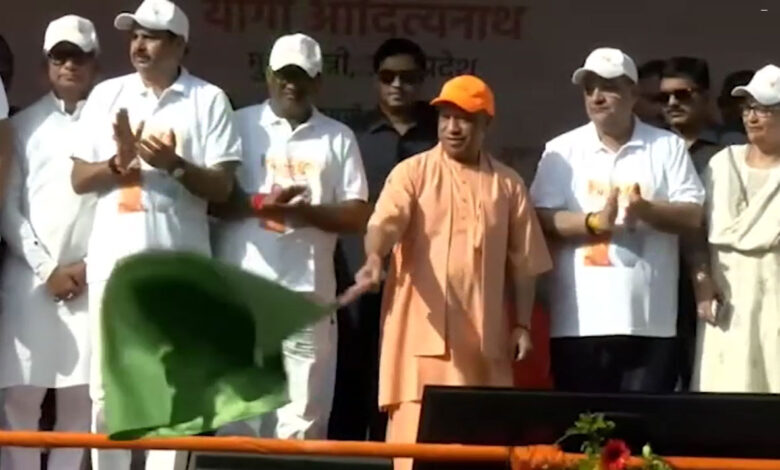 लखनऊः सीएम योगी ने नशामुक्त भारत के लिए नमो मैराथन का किया शुभारंभ लखनऊः सीएम योगी ने नशामुक्त भारत के लिए नमो मैराथन का किया शुभारंभ