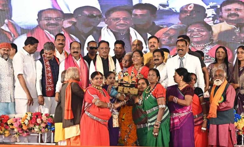 पंडवानी एक ऐसी विधा है, जिसके माध्यम से छत्तीसगढ़ को विश्व में मिली पहचान : मुख्यमंत्री साय पंडवानी एक ऐसी विधा है, जिसके माध्यम से छत्तीसगढ़ को विश्व में मिली पहचान : मुख्यमंत्री साय