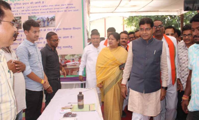 ‘किसान हैं विकसित भारत की रीढ़, तिलहन उत्पादन से बढ़ेगी आत्मनिर्भरता’ : मंत्री टंक राम वर्मा ‘किसान हैं विकसित भारत की रीढ़, तिलहन उत्पादन से बढ़ेगी आत्मनिर्भरता’ : मंत्री टंक राम वर्मा