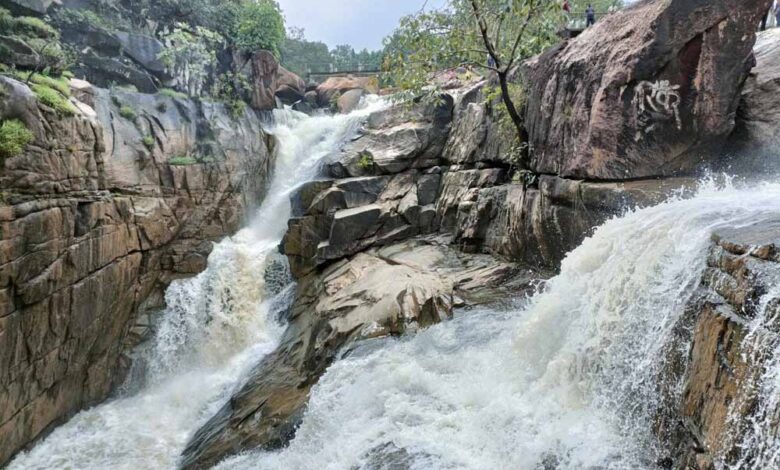 रानीदाह जलप्रपात: छत्तीसगढ़ के जंगलों में छिपा अनदेखा स्वर्ग रानीदाह जलप्रपात: छत्तीसगढ़ के जंगलों में छिपा अनदेखा स्वर्ग