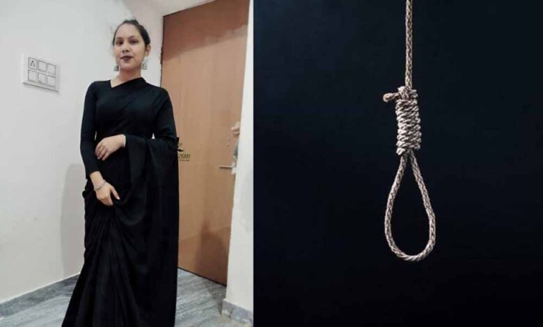 फार्मेसी छात्रा ने फांसी लगाकर दी जान, कॉलेज परिसर में मचा हड़कंप फार्मेसी छात्रा ने फांसी लगाकर दी जान, कॉलेज परिसर में मचा हड़कंप