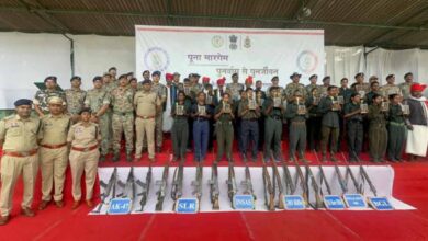 ‘लाल गलियारे’ में बड़ी दरार: 21 नक्सलियों ने 18 हथियारों संग किया आत्मसमर्पण