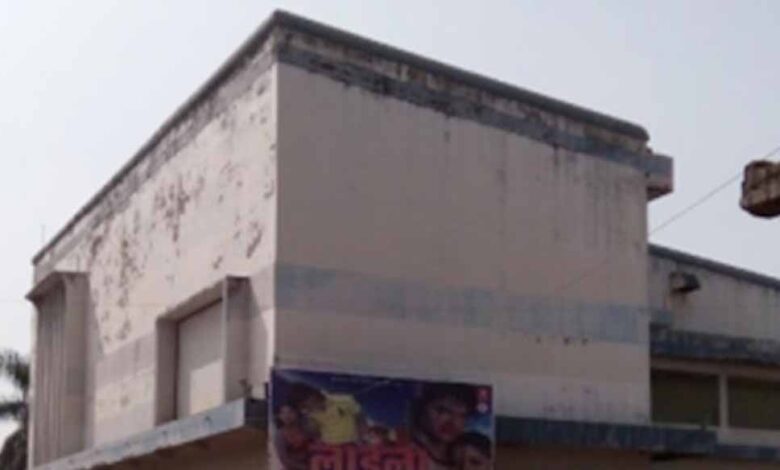 ‘बाबा’ टॉकीज विवाद सुलझा — 33 वर्ष बाद मुआवजा भुगतान, कलेक्टर ने किया निपटारा ‘बाबा’ टॉकीज विवाद सुलझा — 33 वर्ष बाद मुआवजा भुगतान, कलेक्टर ने किया निपटारा