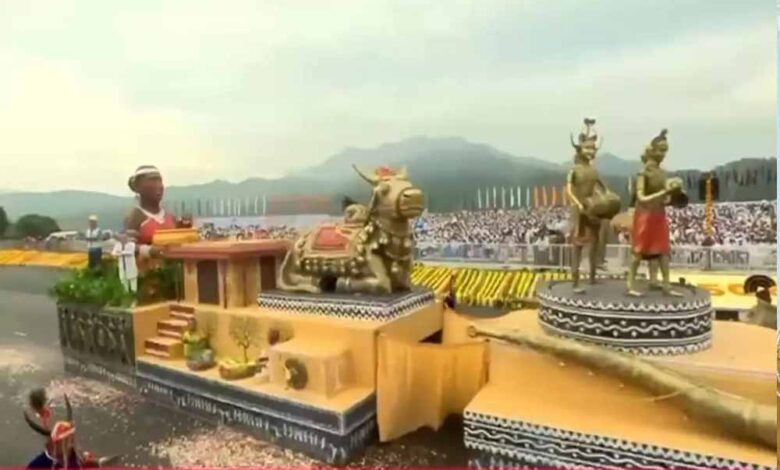 गुजरात की धरती पर बस्तर का सम्मान — एकता परेड में छत्तीसगढ़ की झांकी ने दिखाया विकास का नया मॉडल गुजरात की धरती पर बस्तर का सम्मान — एकता परेड में छत्तीसगढ़ की झांकी ने दिखाया विकास का नया मॉडल