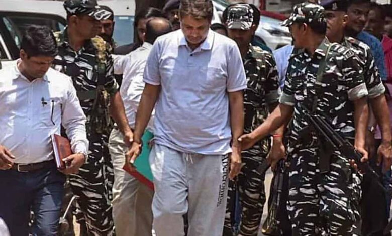 अनवर ढेबर की पैरोल 7 दिन बढ़ी, घर पर पुलिस सुरक्षा और निगरानी जारी अनवर ढेबर की पैरोल 7 दिन बढ़ी, घर पर पुलिस सुरक्षा और निगरानी जारी