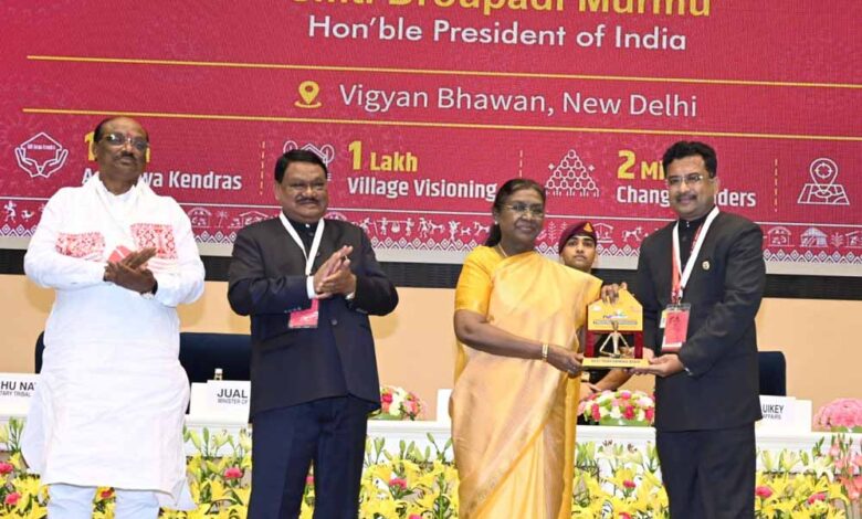 राष्ट्रपति ने छत्तीसगढ़ को किया सम्मानित: आदि कर्मयोगी अभियान और पीएम जनमन योजना में सर्वश्रेष्ठ प्रदर्शन करने वाला राज्य घोषित राष्ट्रपति ने छत्तीसगढ़ को किया सम्मानित: आदि कर्मयोगी अभियान और पीएम जनमन योजना में सर्वश्रेष्ठ प्रदर्शन करने वाला राज्य घोषित