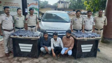 लग्जरी कार में 495 शीशी कफ सिरप तस्करी, 3 आरोपी गिरफ्तार – जेल में मनाएंगे दिवाली लग्जरी कार में 495 शीशी कफ सिरप तस्करी, 3 आरोपी गिरफ्तार – जेल में मनाएंगे दिवाली