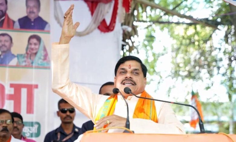 बिहार में चुनावी रैली के दौरान बोले CM मोहन यादव – कांग्रेस ने युवाओं की योग्यता का गला घोंटा बिहार में चुनावी रैली के दौरान बोले CM मोहन यादव – कांग्रेस ने युवाओं की योग्यता का गला घोंटा