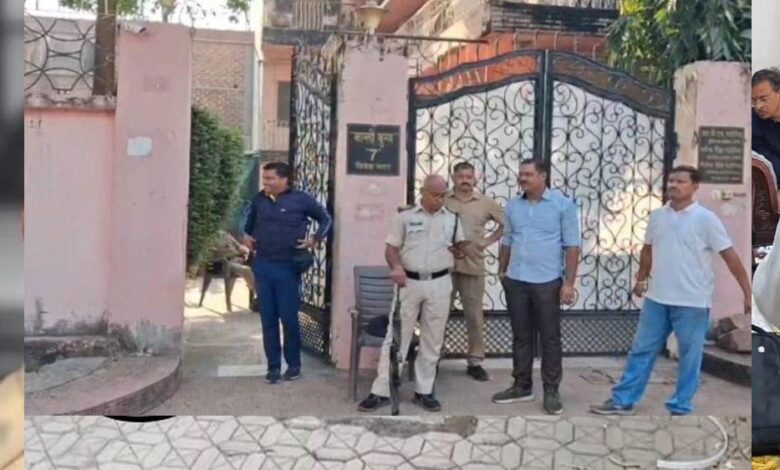रिटायर्ड जिला आबकारी अधिकारी धर्मेंद्र भदौरिया के घर छापा, दिवाली के बाद खोले जाएंगे लॉकर रिटायर्ड जिला आबकारी अधिकारी धर्मेंद्र भदौरिया के घर छापा, दिवाली के बाद खोले जाएंगे लॉकर
