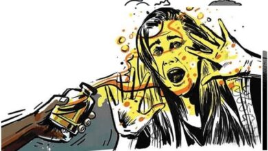 भोपाल में बाइक सवार युवकों ने सुकन्या साहू पर किया एसिड अटैक, चेहरे पर गंभीर झुलसने के निशान भोपाल में बाइक सवार युवकों ने सुकन्या साहू पर किया एसिड अटैक, चेहरे पर गंभीर झुलसने के निशान