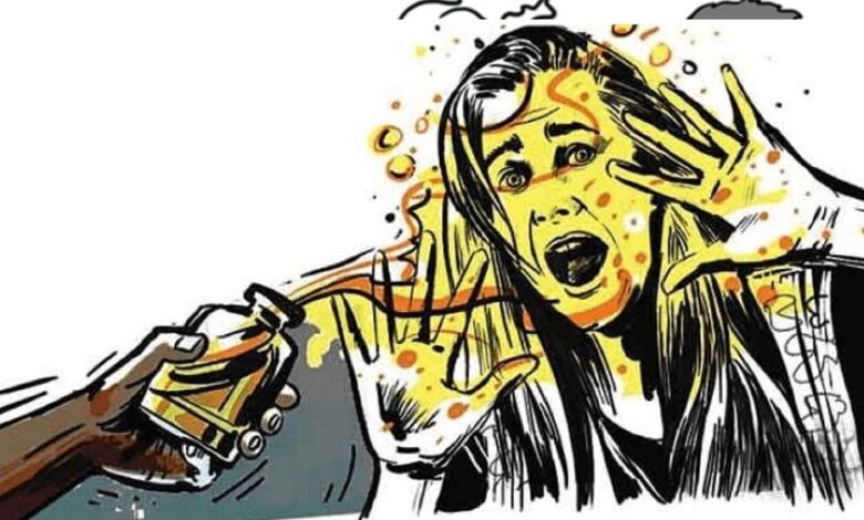 भोपाल में बाइक सवार युवकों ने सुकन्या साहू पर किया एसिड अटैक, चेहरे पर गंभीर झुलसने के निशान भोपाल में बाइक सवार युवकों ने सुकन्या साहू पर किया एसिड अटैक, चेहरे पर गंभीर झुलसने के निशान