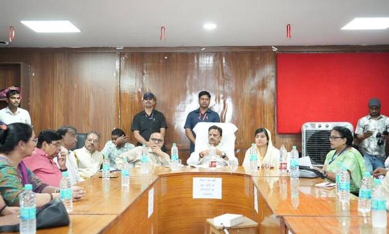 चिकित्सक समय का पालन और मरीजों से करें संवेदनशील व्यवहार : उप मुख्यमंत्री शुक्ल चिकित्सक समय का पालन और मरीजों से करें संवेदनशील व्यवहार : उप मुख्यमंत्री शुक्ल