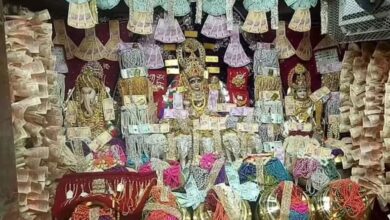 भक्तों के 1 करोड़ से सजा महालक्ष्मी मंदिर: देश का इकलौता मंदिर जहां 5 दिन नोट और आभूषणों से सजावट